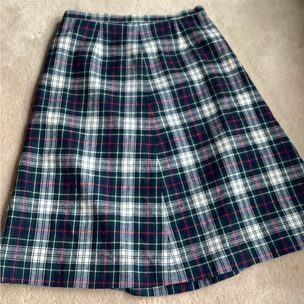 100% wool Pendleton vintage skirt. Marked Sz 18, see measurements. Modern M-L?